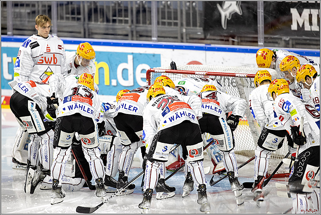 PENNY DEL;  Koelner Haie - Fischtown Pinguins Bremerhaven; Koeln, 03.01.2022
